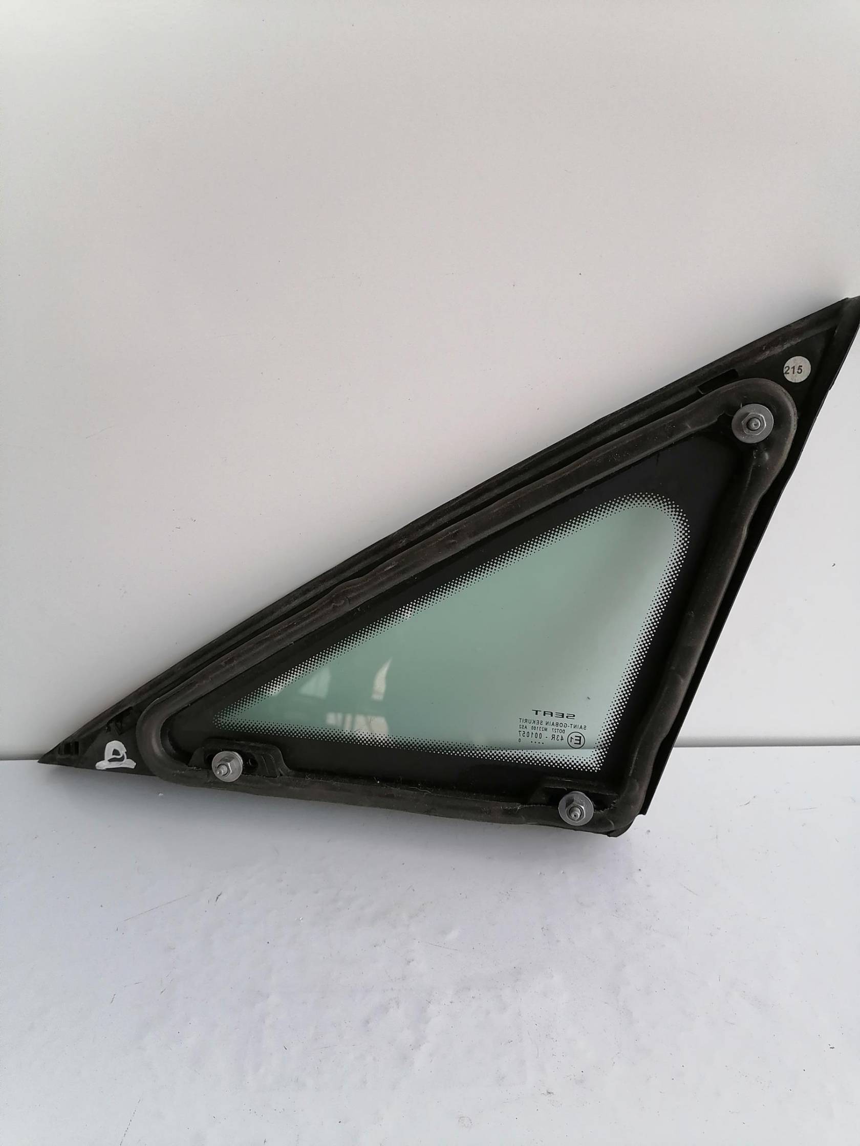 Fisso parafango ant. dx.